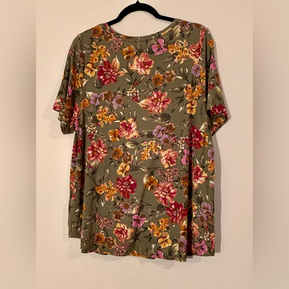 2/$30 ADDITIONELLE modern fit plus tees - Picture 2 of 4